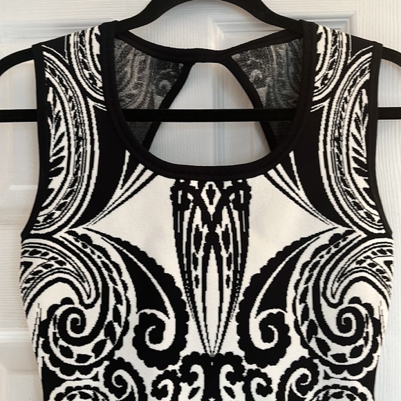 GUESS Sleeveless Ornate Paisley Sweater Dress NEW - Picture 5 of 7